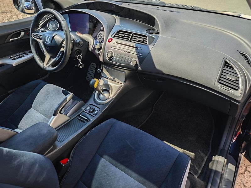 Honda Civic (2007) 1.8 i-VTEC Executive Panorama - fotka 9 z 41