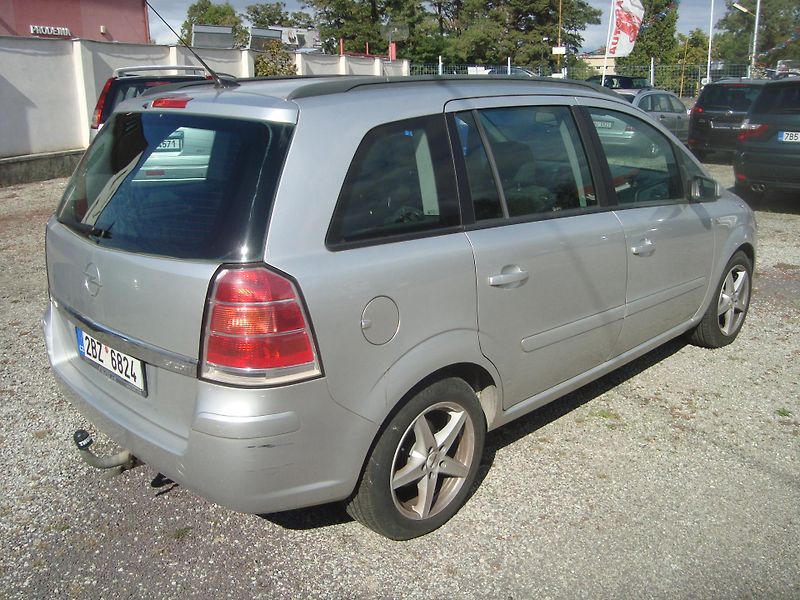 Opel Zafira (2006) 1,9 CDTi 16V - fotka 3 z 11