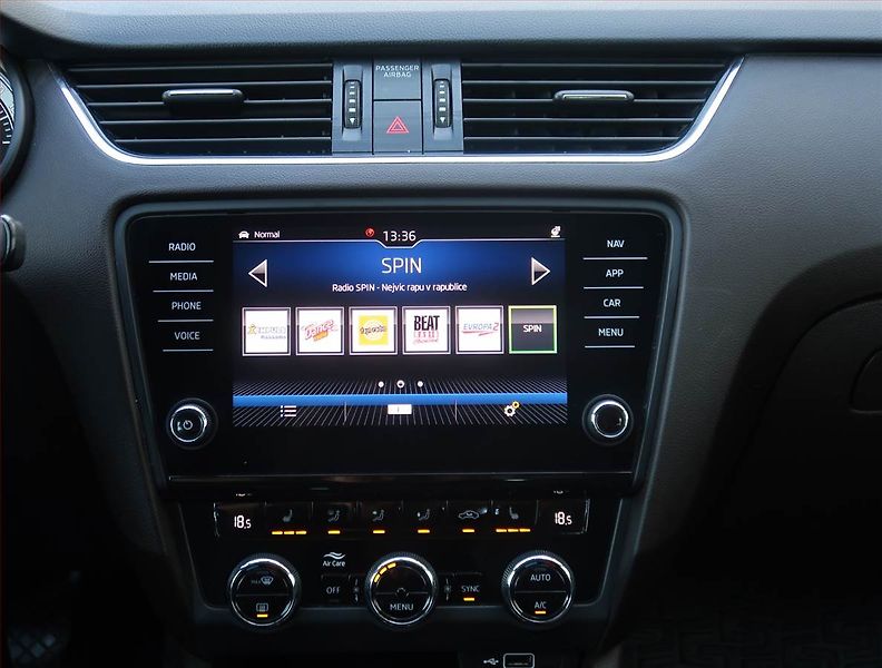Škoda Octavia (2018) Laurin&Klement 1.4 TSI - fotka 12 z 24