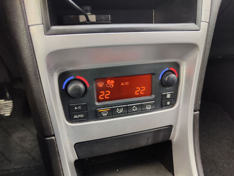 Peugeot 307 1.6i 16V/80kW - fotka 19 z 25