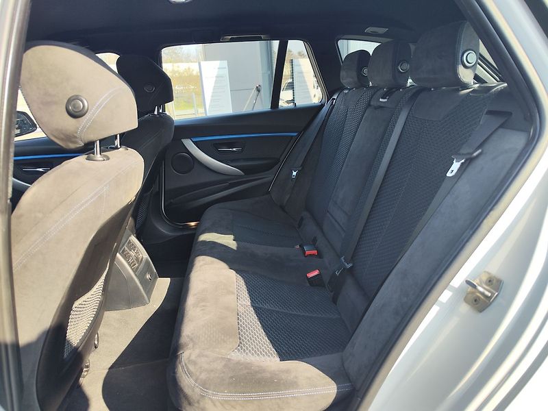 BMW Řada 3 320d/140kW xDrive M-paket ČR - fotka 12 z 32