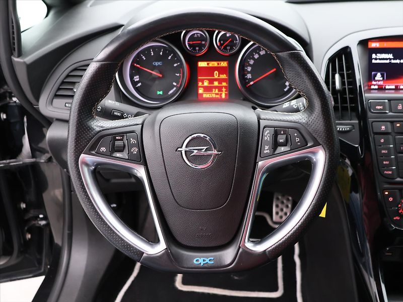 Opel Astra 2,0 T 206kW OPC Black Edit. CZ - fotka 21 z 29