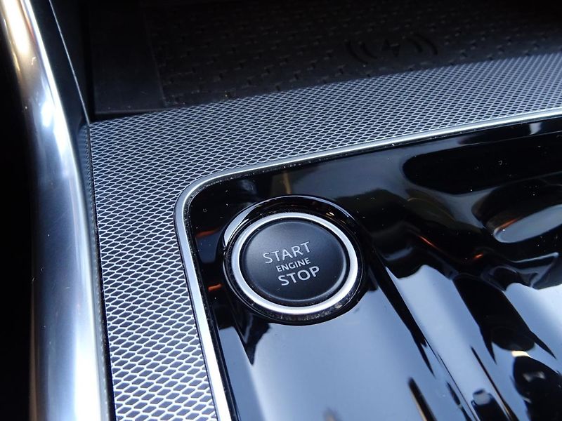 Jaguar XE D180 R - Dynamic SE - fotka 38 z 47