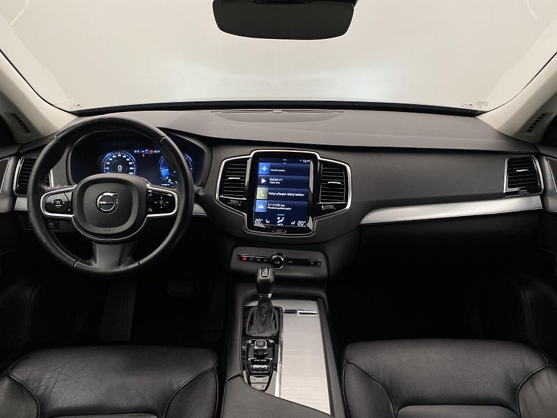 Volvo XC90 D5 AWD MOMENTUM AUT REZERVACE - fotka 2 z 46