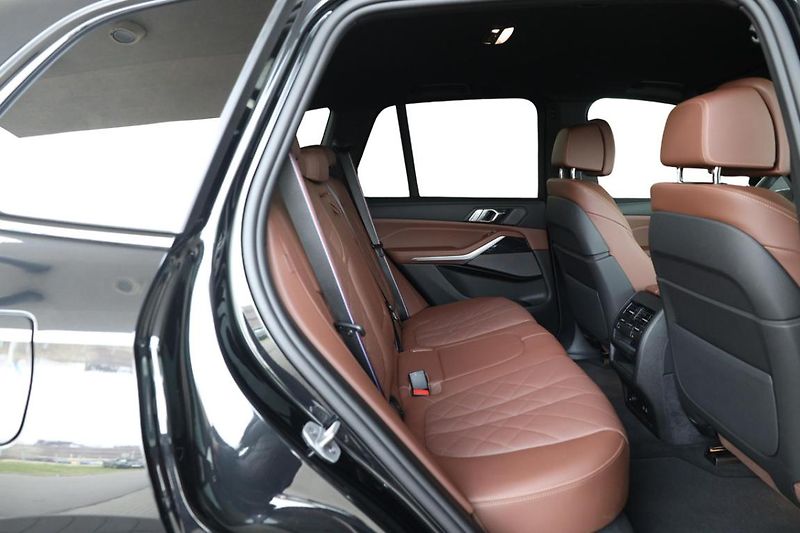 BMW X5 xDrive30d - fotka 6 z 33