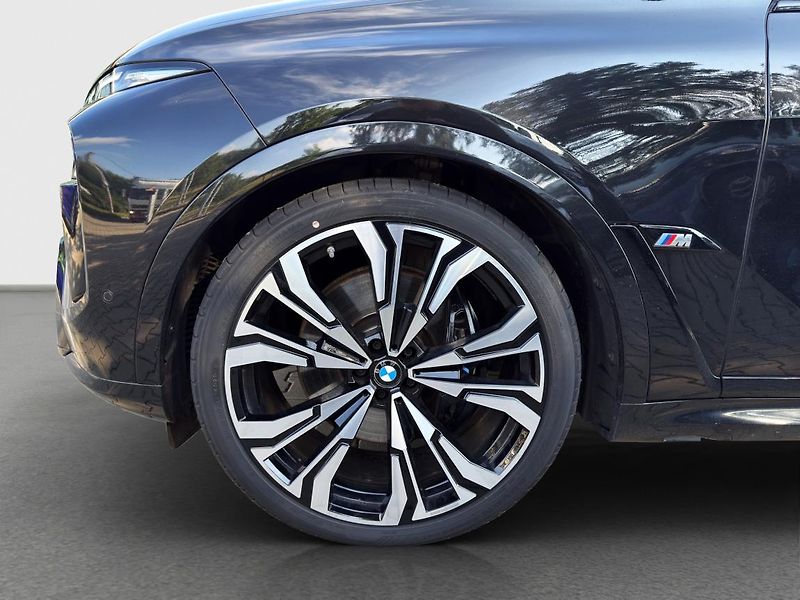 BMW X7 M60i xDrive - fotka 21 z 21