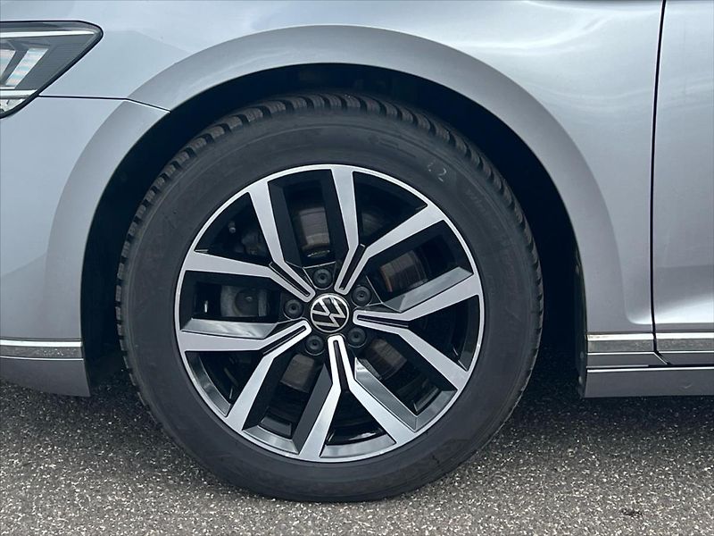 Volkswagen Passat Variant 2,0 TDi 110 kW 7DSG ELEGANCE - fotka 12 z 26