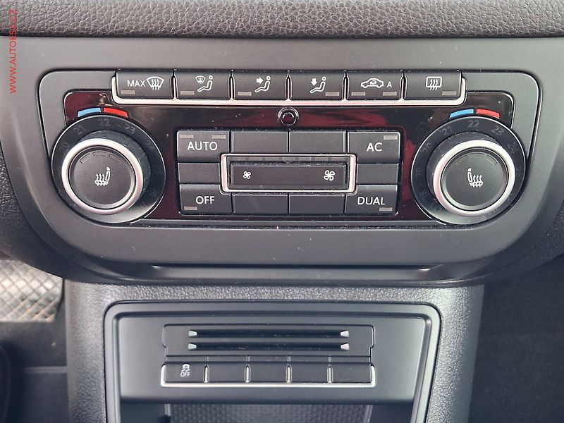 Volkswagen Tiguan (2012) 2.0 TSi 4X4, DSG, výhřev sed. - fotka 15 z 21