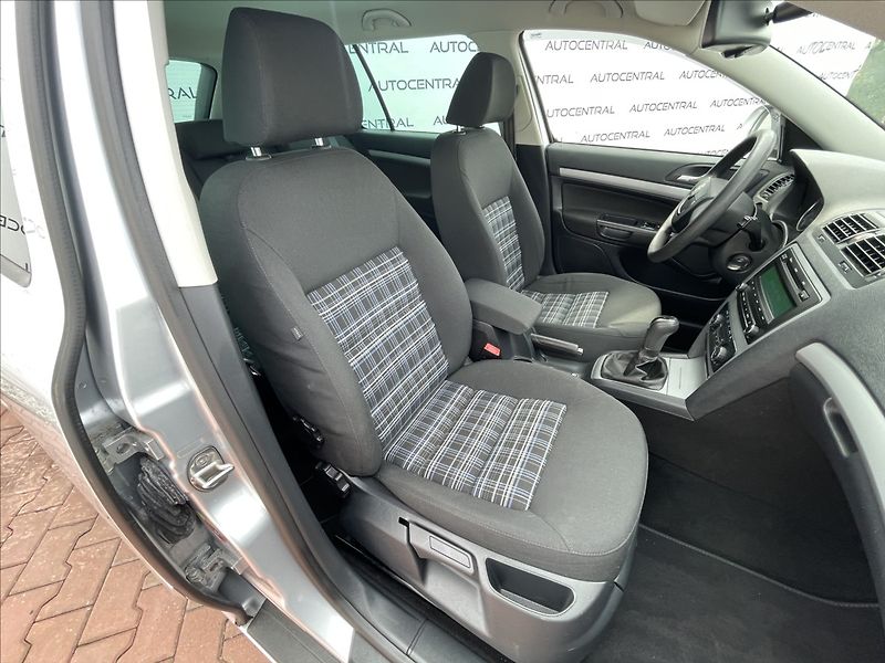 Škoda Octavia 1,4 tsi Style 90kw 1.majitel - fotka 19 z 21