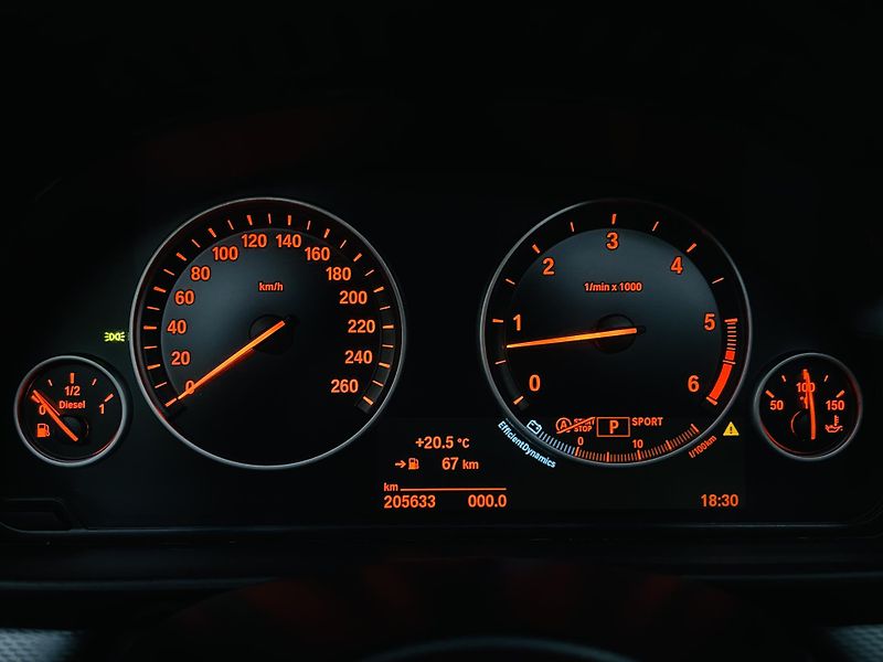 BMW Řada 5 530D AUT XDRIVE TAŽNÉ M-PAKET - fotka 43 z 48