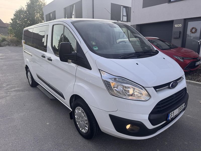 Ford Tourneo Custom 2.2TDCI 92KW L2 9.MÍST - fotka 4 z 32