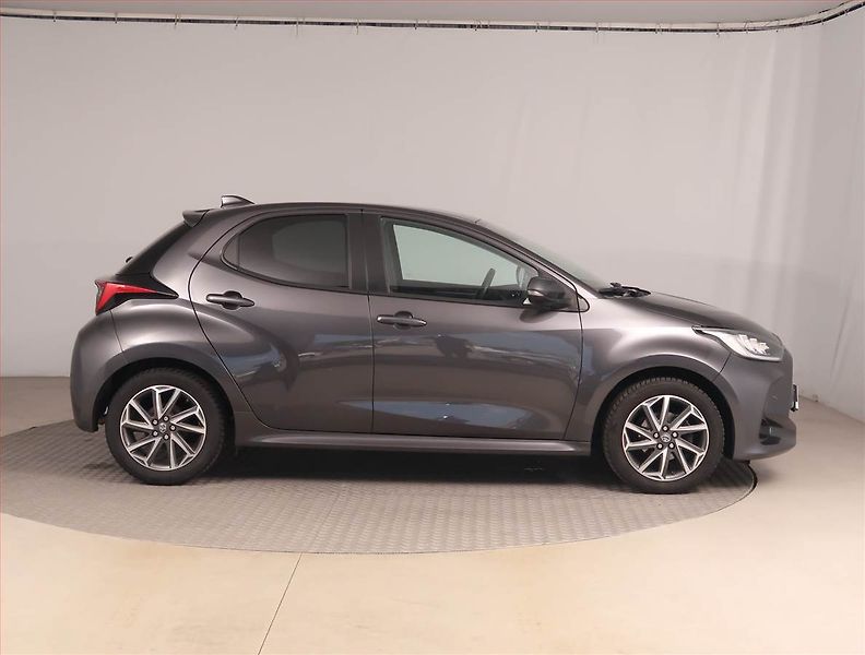 Toyota Yaris (2022) 1.5 VVT-i, ČR,1.maj, Tempomat - fotka 6 z 17