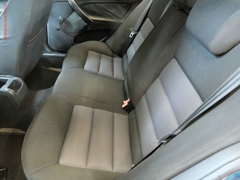 Škoda Octavia (2005) 1.6FSi, ČR, AC, STK4/28 - fotka 10 z 17