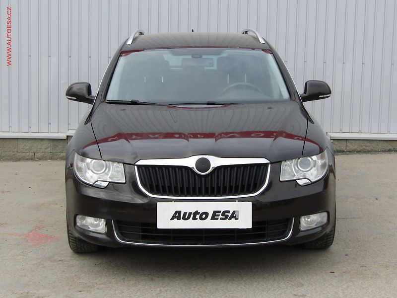 Škoda Superb (2012) 2.0 TDi, ČR, L&K, DSG, STK3 - fotka 2 z 20