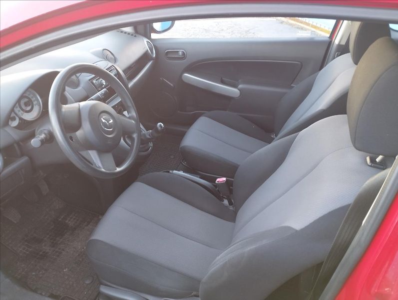 Mazda 2 1,3 55KW ČR, 100%KM - fotka 7 z 12