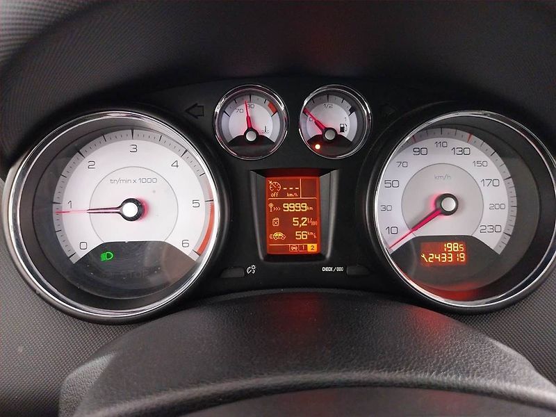 Peugeot 308 (2008) 1.6 HDi, po STK, rezervace - fotka 11 z 21