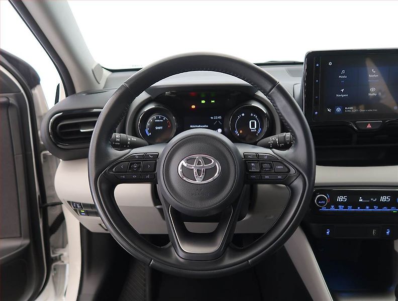 Toyota Yaris (2023) Executive 1.5 VVT-i, ČR,1.maj - fotka 17 z 19
