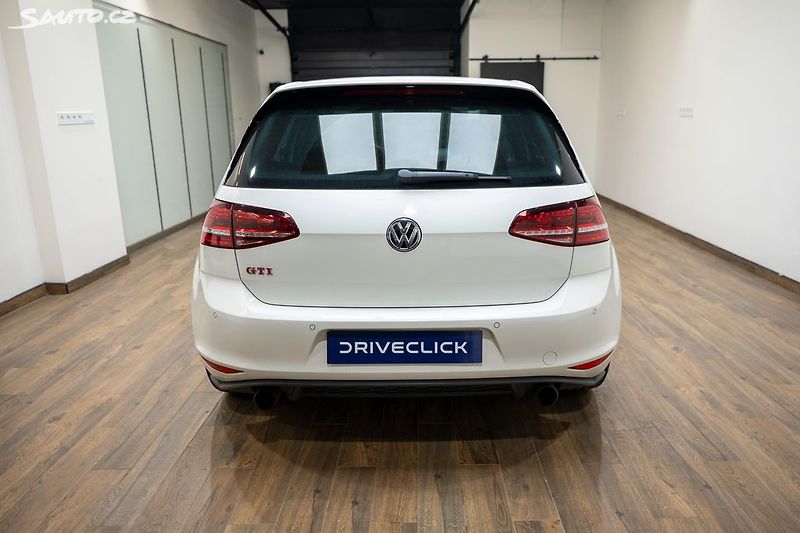Volkswagen Golf GTI Performance 2.0 169 kW - fotka 5 z 31