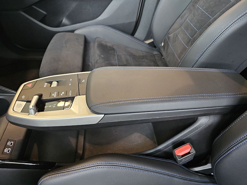 BMW Řada 2 220d Active Tourer - fotka 26 z 36