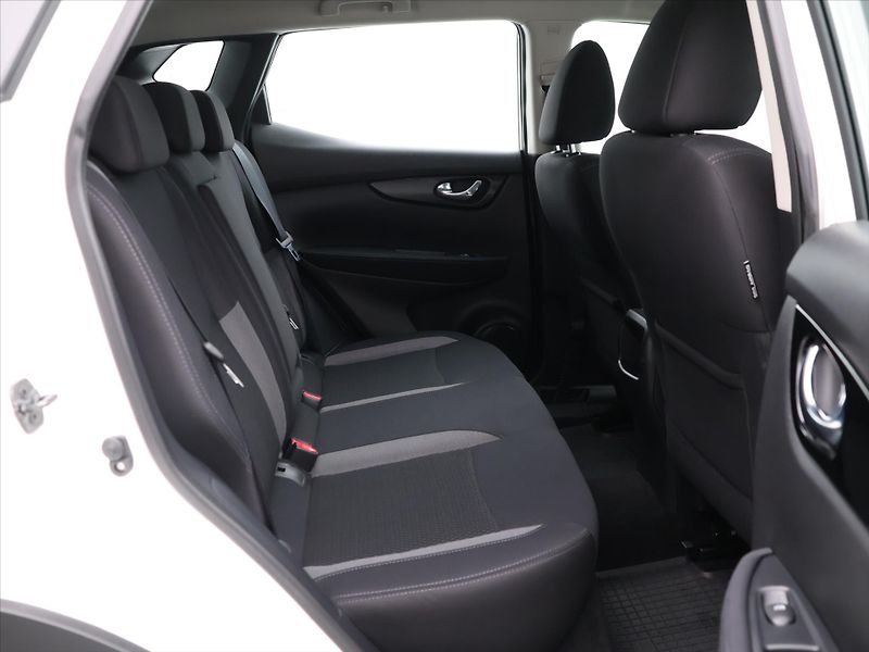 Nissan Qashqai 1,3 DiG-T Acenta CZ 1.Maj - fotka 13 z 37