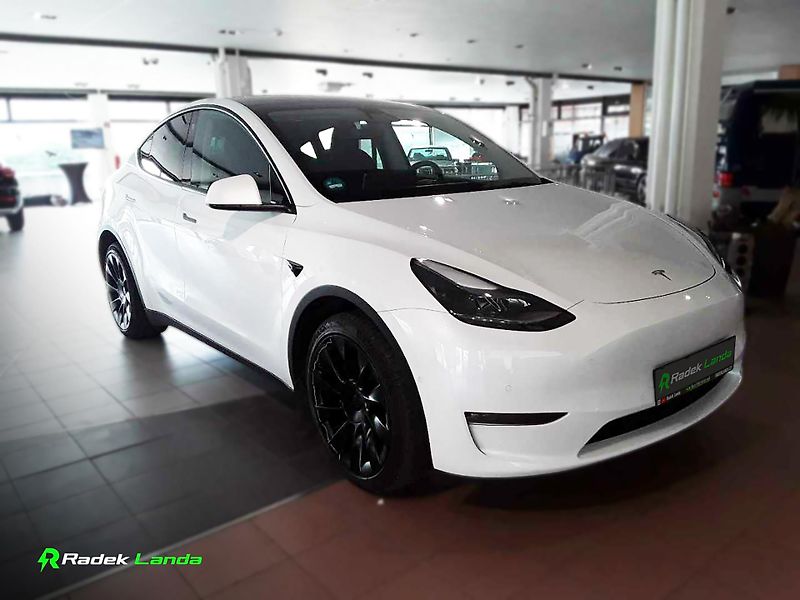 Tesla Model Y (2022) AWD – AMD Ryzen, 4x4 - fotka 2 z 10