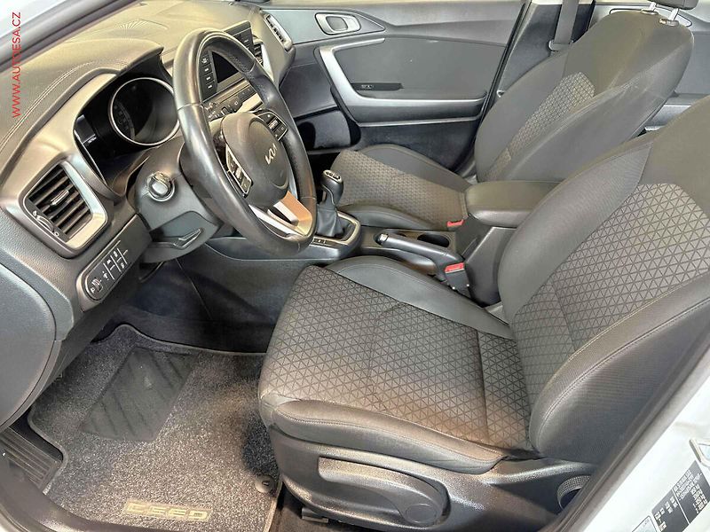Kia Ceed (2022) 1.5 T-GDI, ČR, STK7/28 - fotka 9 z 15