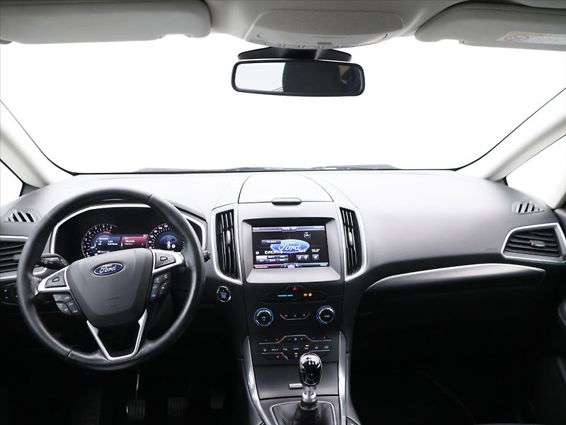 Ford S-MAX 2,0 TDCI 132kW Titanium - fotka 26 z 34