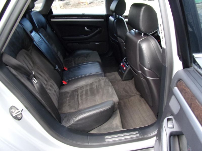 Audi S8 5.2V10 331kW CERAMIC  TOP CENA - fotka 20 z 25