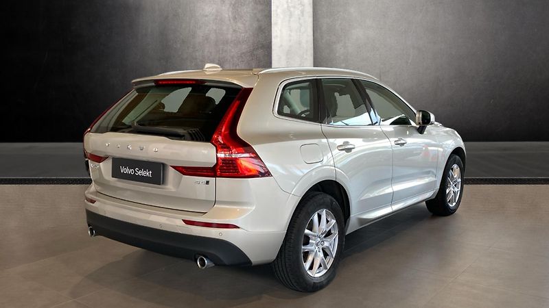 Volvo XC60 MOMENTUM PRO, B4 AWD, 145+10 k - fotka 4 z 30