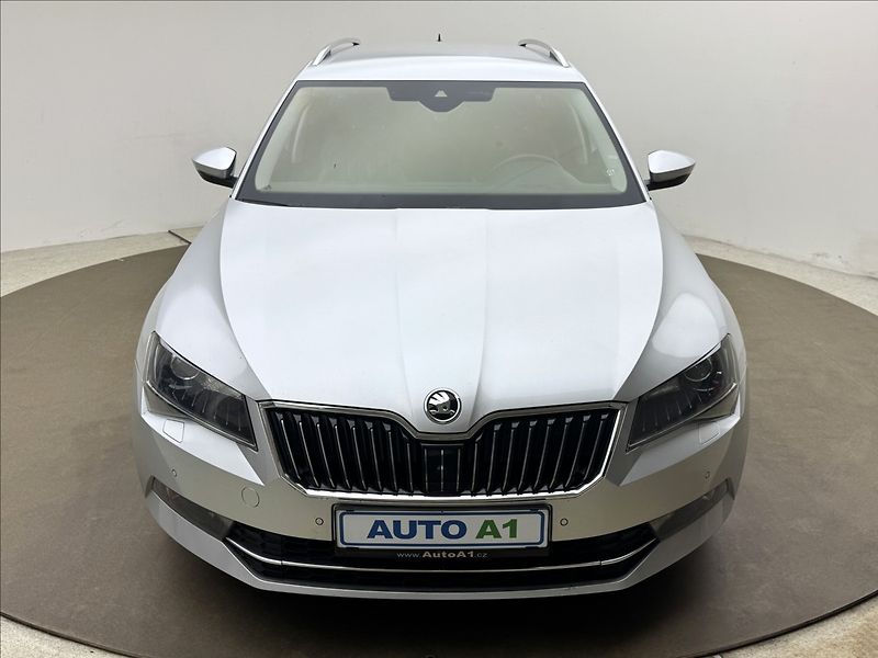Škoda Superb 2,0 DSG L&K DPH NZ.TOP DCC TZ - fotka 2 z 49