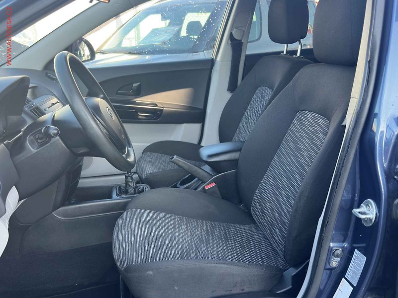 Kia Ceed (2008) 1.4i, AC, tažné - fotka 9 z 18