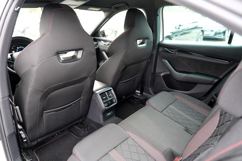 Škoda Octavia RS 2.0 TDI 4x4/147kW/DSG/ČR - fotka 34 z 45