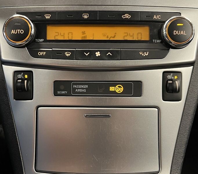 Toyota Avensis 2.0 D-4D LUNA - fotka 7 z 16