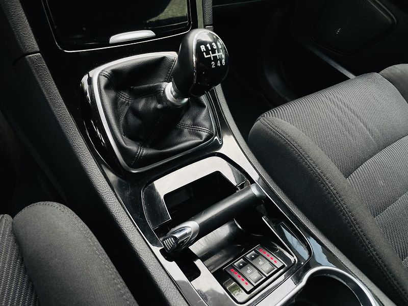 Ford S-MAX 2.0TDCi MANUÁL SENZORY VÝHŘEV - fotka 35 z 44