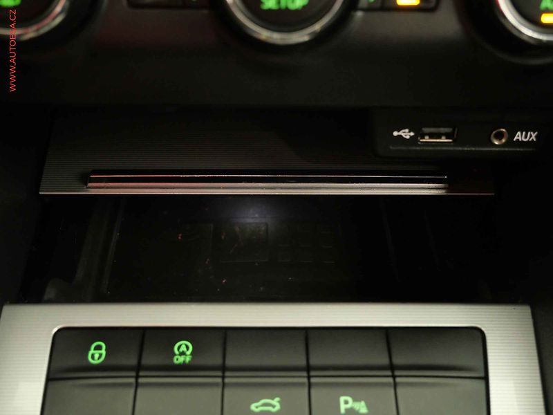 Škoda Octavia (2015) 2.0TDi, DSG, AC - fotka 20 z 22