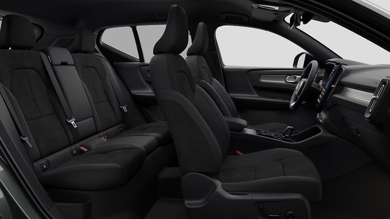 Volvo XC40 (2026) B3 AUT DARK PLUS - fotka 4 z 14