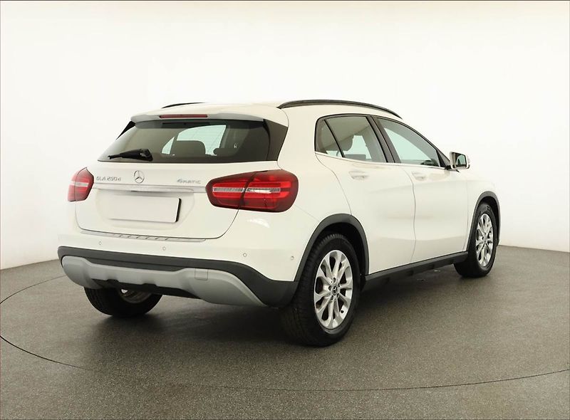 Mercedes-Benz GLA (2018) 200 d 4MATIC - fotka 5 z 18