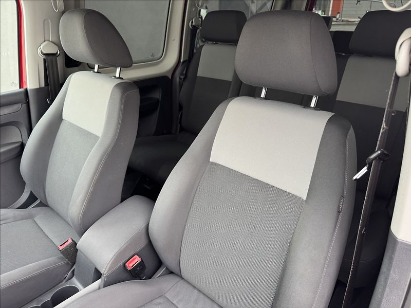 Volkswagen Caddy 1,6 TDI MAXI 7míst Webasto - fotka 26 z 50