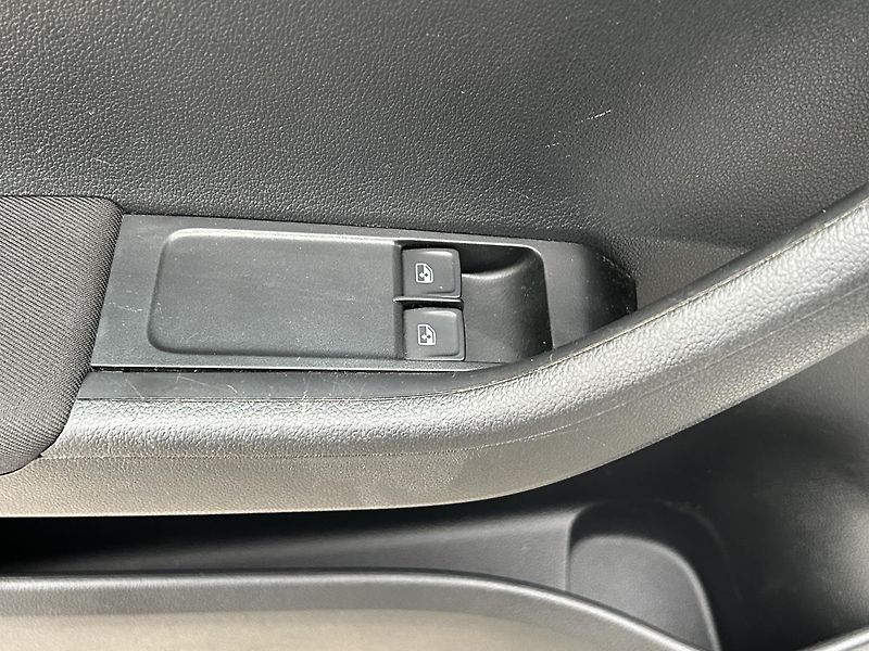 Škoda Fabia 1.0 TSI Active Plus - fotka 18 z 23