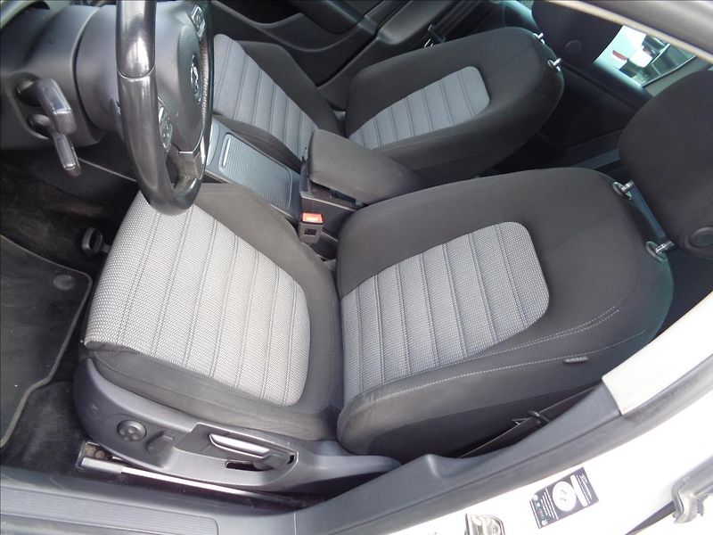 Volkswagen Passat 2,0 - fotka 13 z 17