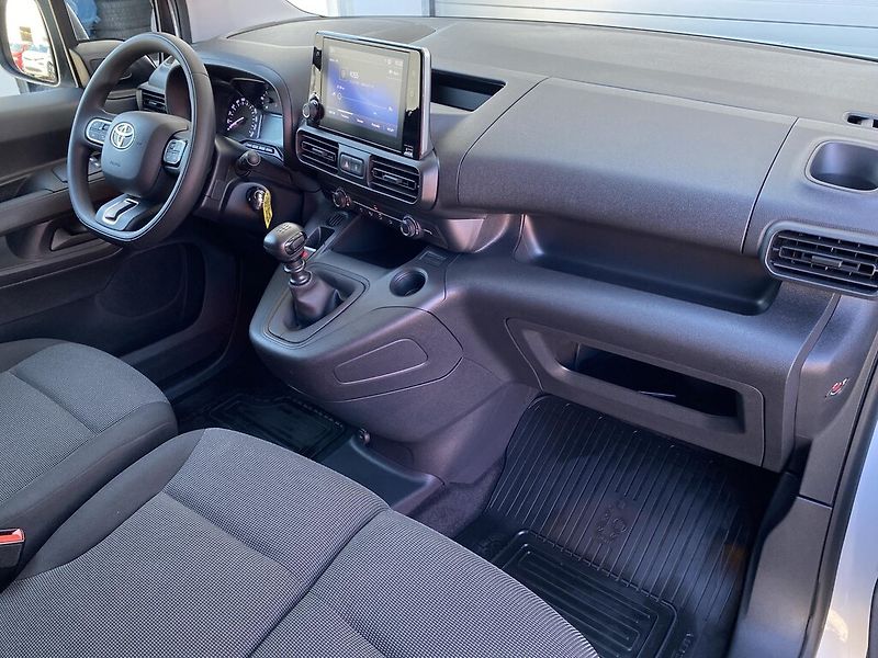 Toyota ProAce City 1,5 D 96 kW - fotka 23 z 26