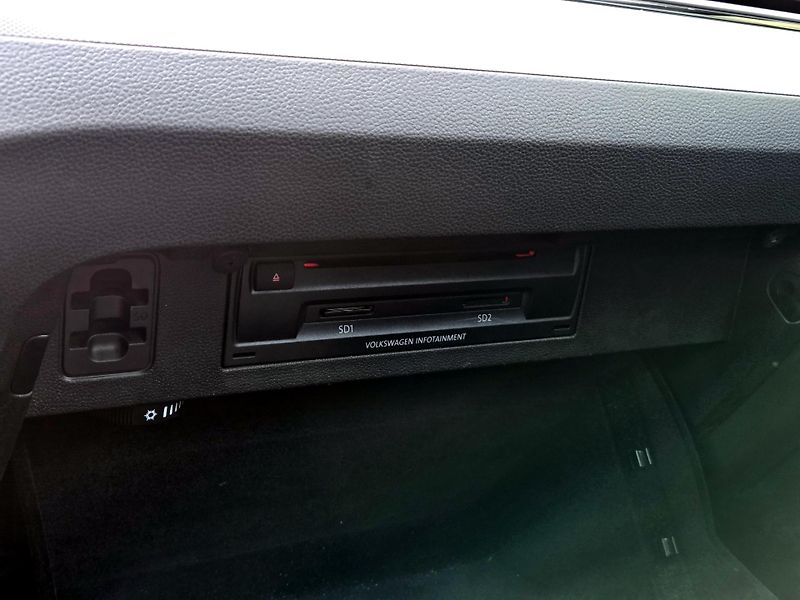 Volkswagen Passat 2.0TDi DSG *SERV.KN.FAKTURY*   - fotka 37 z 49