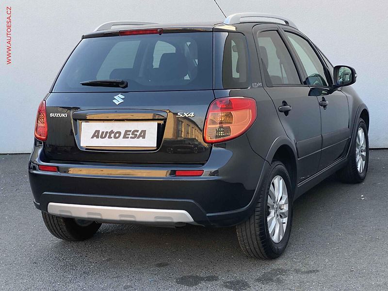 Suzuki SX4 (2013) 1.6 VVT, Style, navi, +kola - fotka 4 z 16