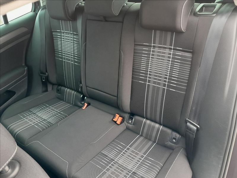 Volkswagen Golf VII 1,2 TSI 81kW LOUNGE - fotka 24 z 60