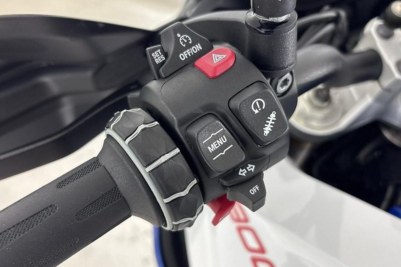 BMW MOTO F 900 XR - fotka 10 z 14