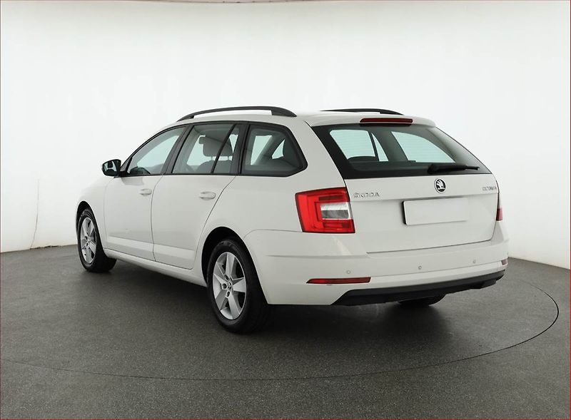 Škoda Octavia (2018) 1.6 TDI, Tempomat - fotka 4 z 16
