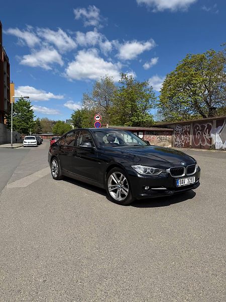 BMW Řada 3 (2015) 320d xDrive F30 - fotka 3 z 13