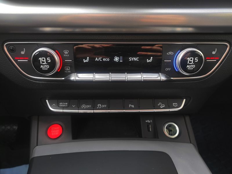 Audi Q5 2,0TFSi 195kW,Sportback, 4x4 - fotka 38 z 63