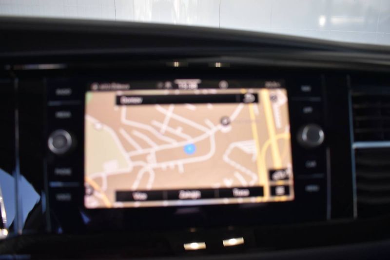 Volkswagen Multivan (2023) 2.0TDI 150kW DSG 4x4, LED, taž - fotka 24 z 26