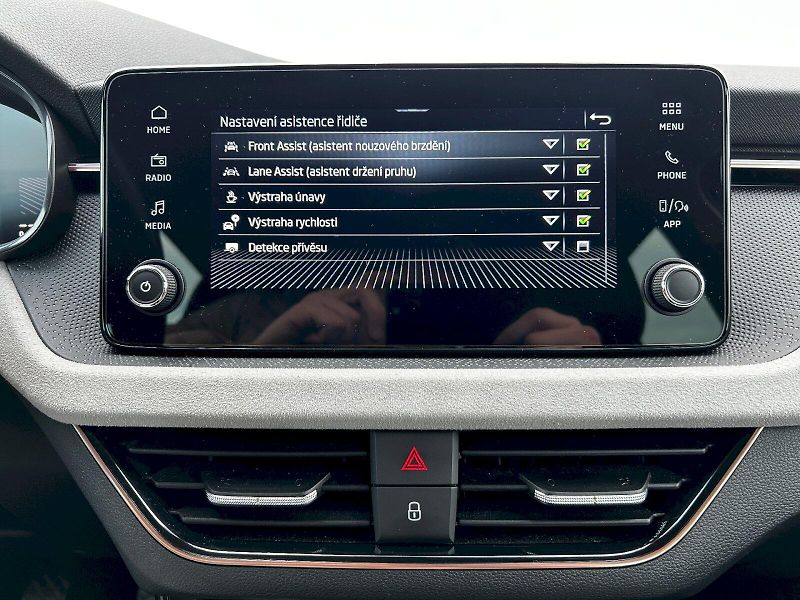 Škoda Kamiq (2024) 1.0 TSI 85kW MP6 Top Selection - fotka 16 z 35